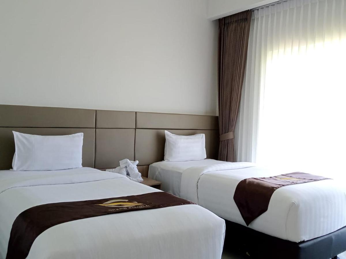Grand Samota Hotel Sumbawa Buitenkant foto