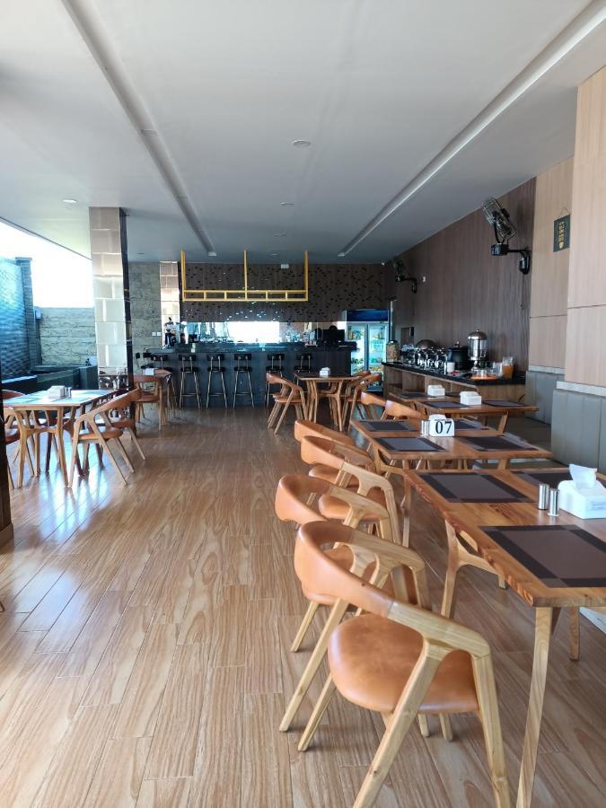 Grand Samota Hotel Sumbawa Buitenkant foto