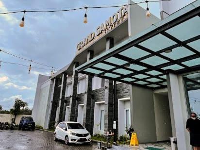 Grand Samota Hotel Sumbawa Buitenkant foto
