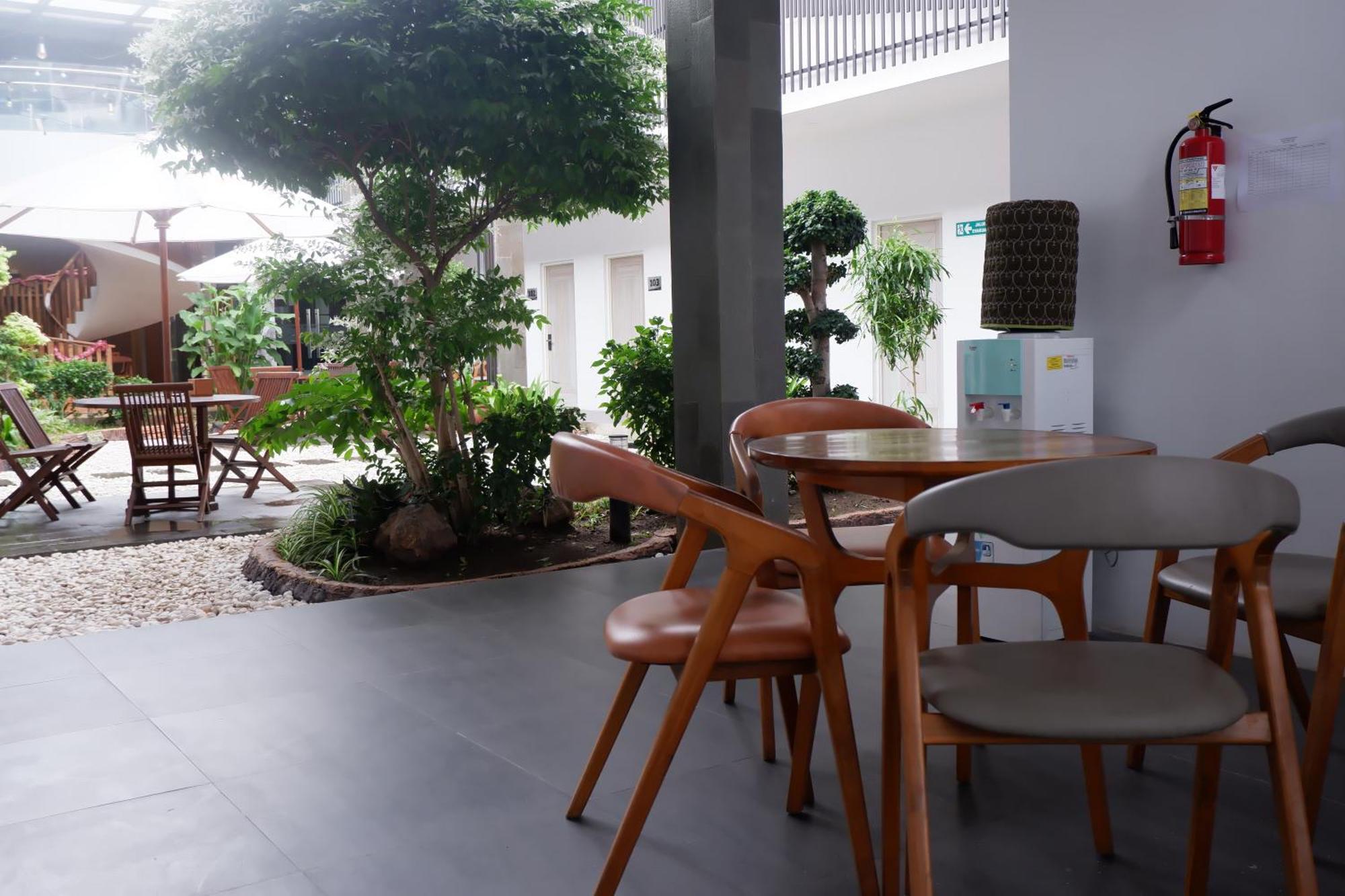 Grand Samota Hotel Sumbawa Buitenkant foto