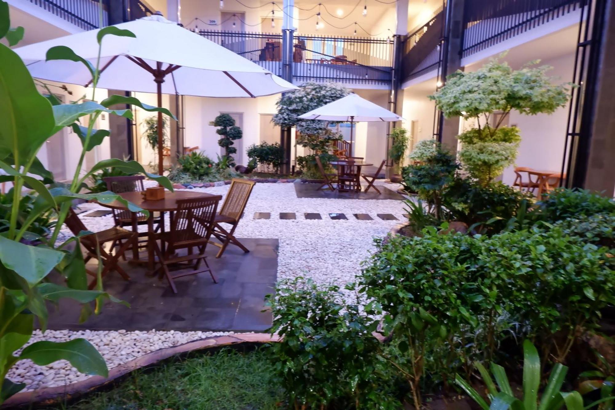 Grand Samota Hotel Sumbawa Buitenkant foto