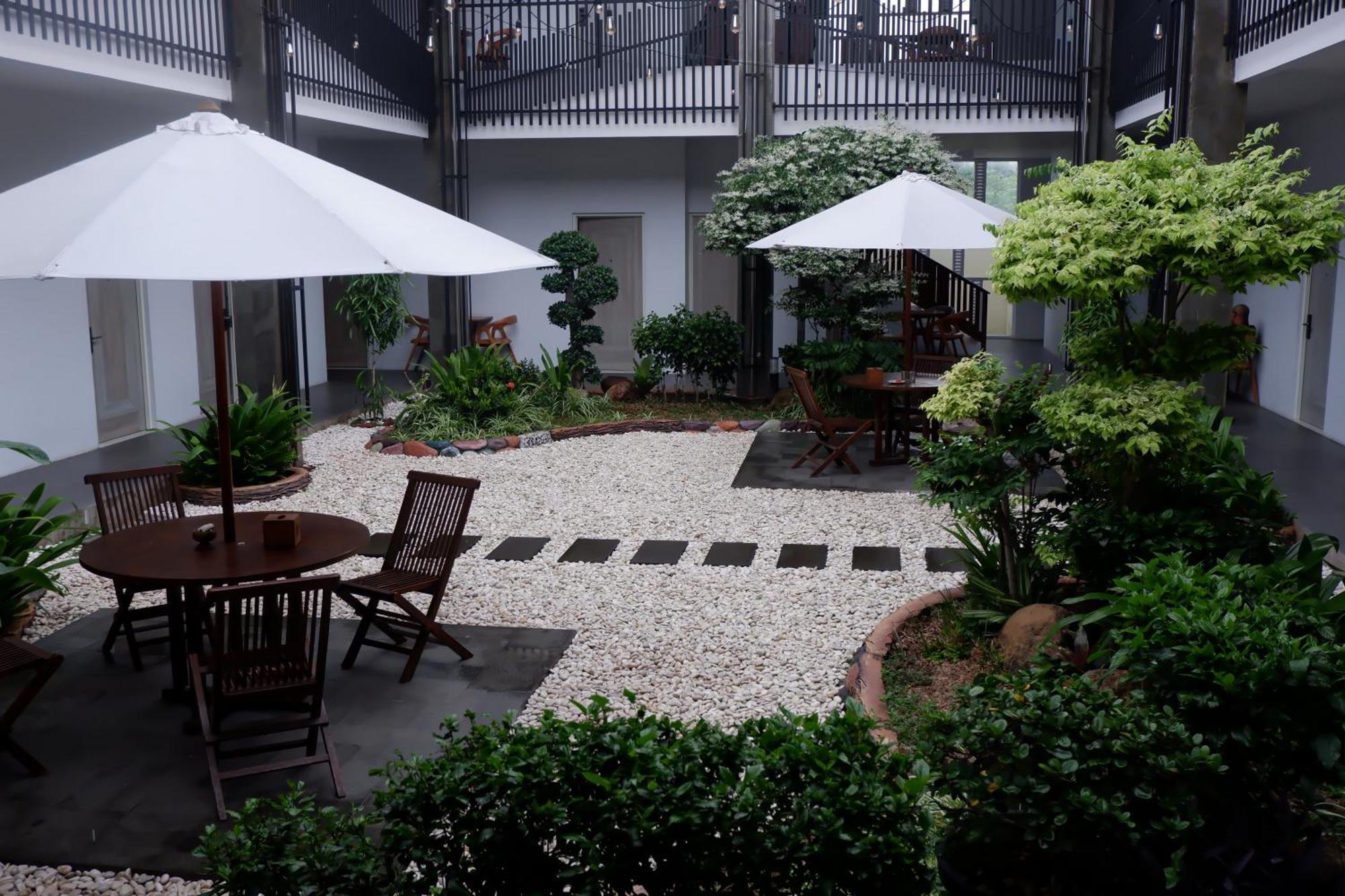 Grand Samota Hotel Sumbawa Buitenkant foto
